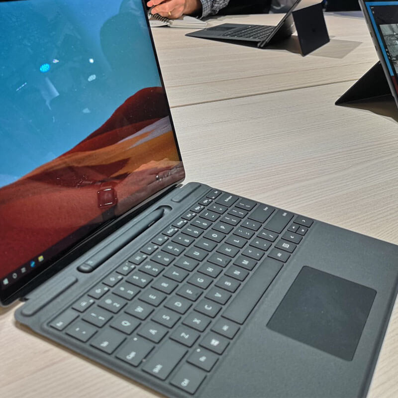 Combo bàn phím Surface Pro Signature và bút Surface Slim Pen 1